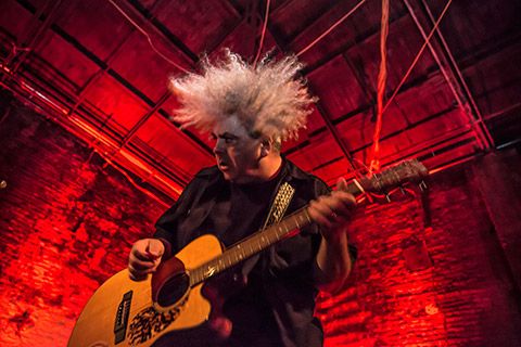 Громкое объёмное звучание акустической гитары