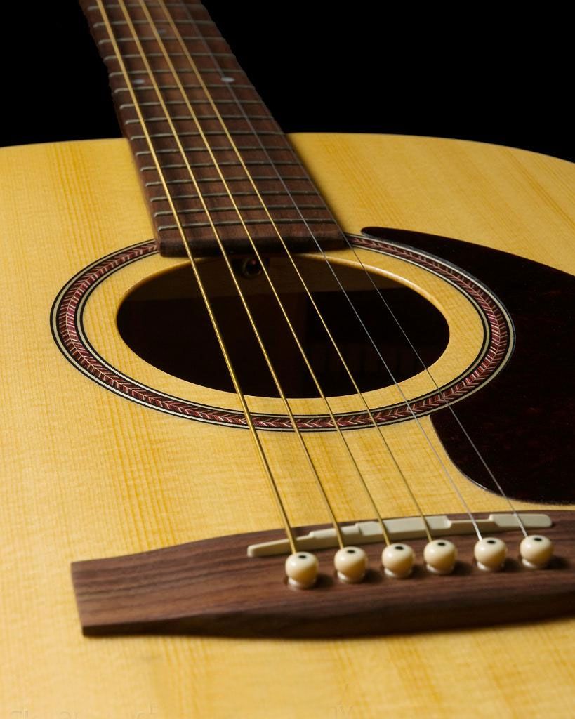 Как выбрать акустическую гитару для начинающего