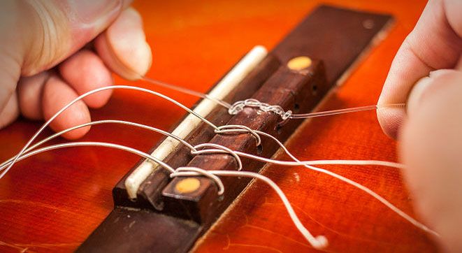 Закрепление нейлоновой струны в бридже 6